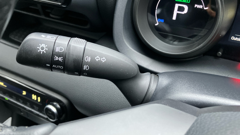 Toyota Yaris 1.5 Hybrid Design 5dr CVT Hybrid Hatchback